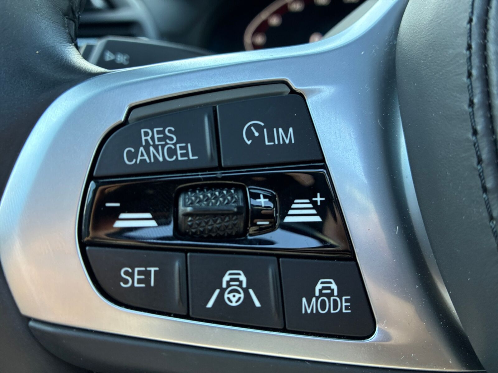 Grå BMW iX3 fra 2024