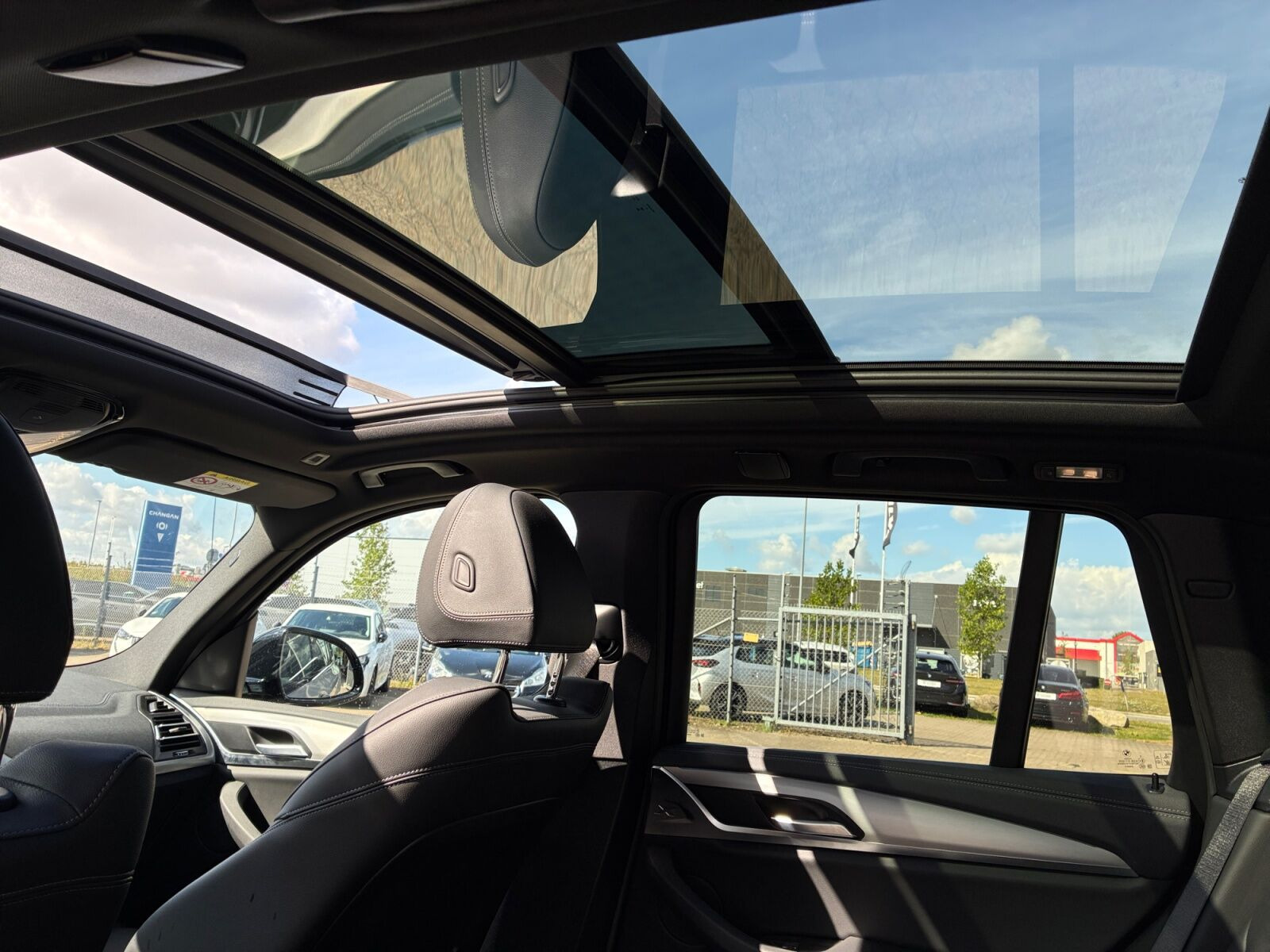 Grå BMW iX3 fra 2024