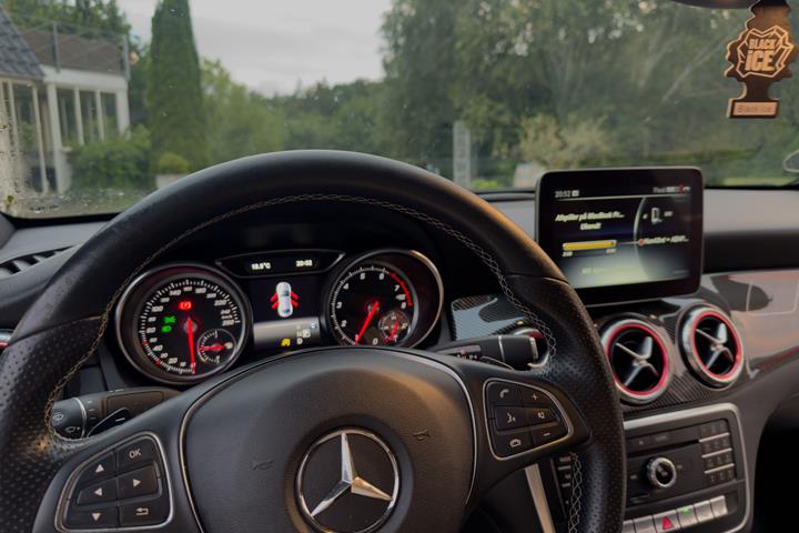 Sort Mercedes CLA fra 2019