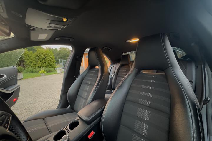 Sort Mercedes CLA fra 2019