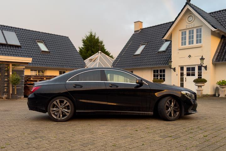 Sort Mercedes CLA fra 2019