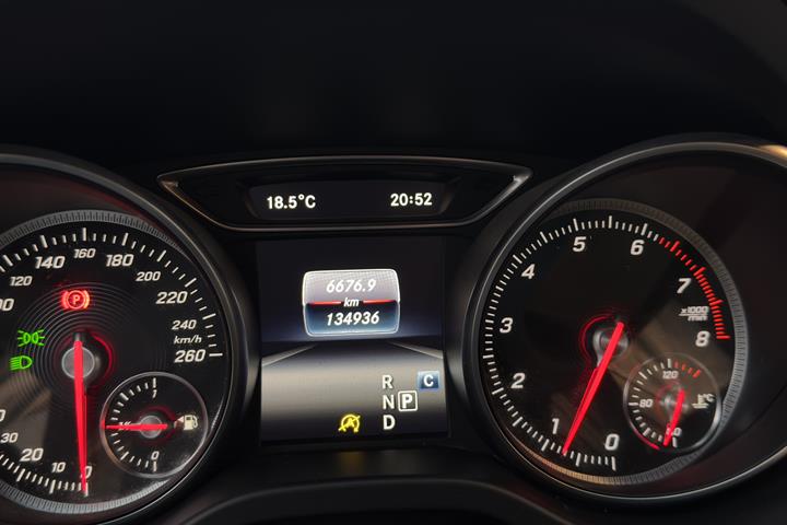 Sort Mercedes CLA fra 2019