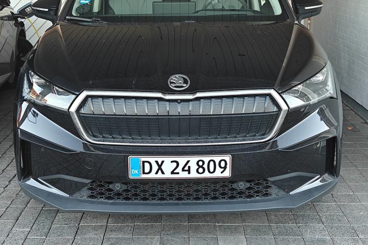 Sort Skoda Enyaq iV fra 2023