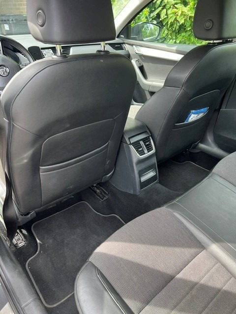 Grå Skoda Octavia fra 2014