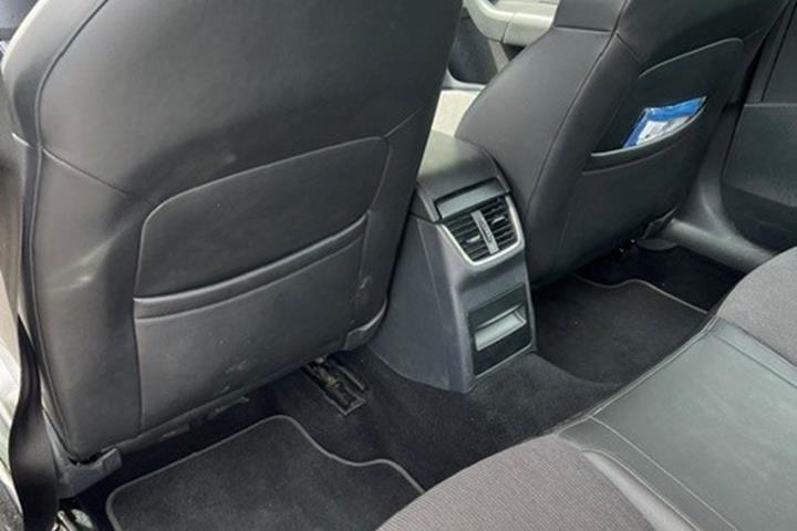 Grå Skoda Octavia fra 2014