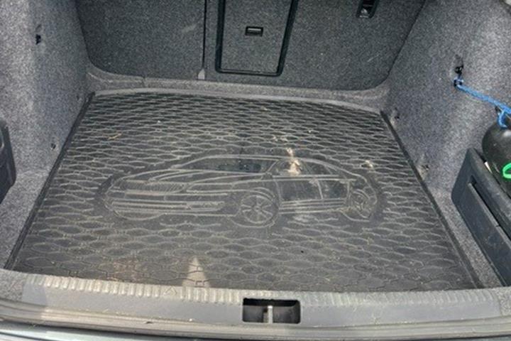 Grå Skoda Octavia fra 2014