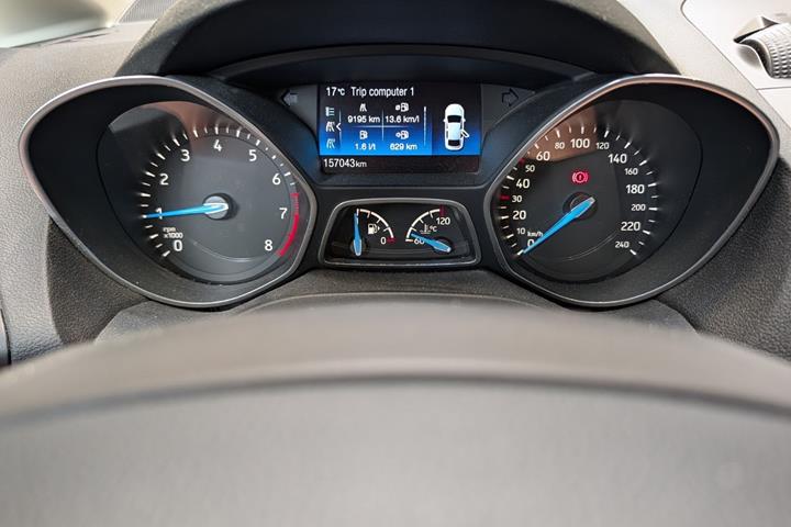 Sølv Ford C-MAX fra 2018