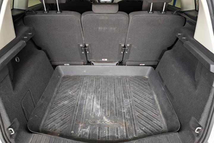 Sølv Ford C-MAX fra 2018