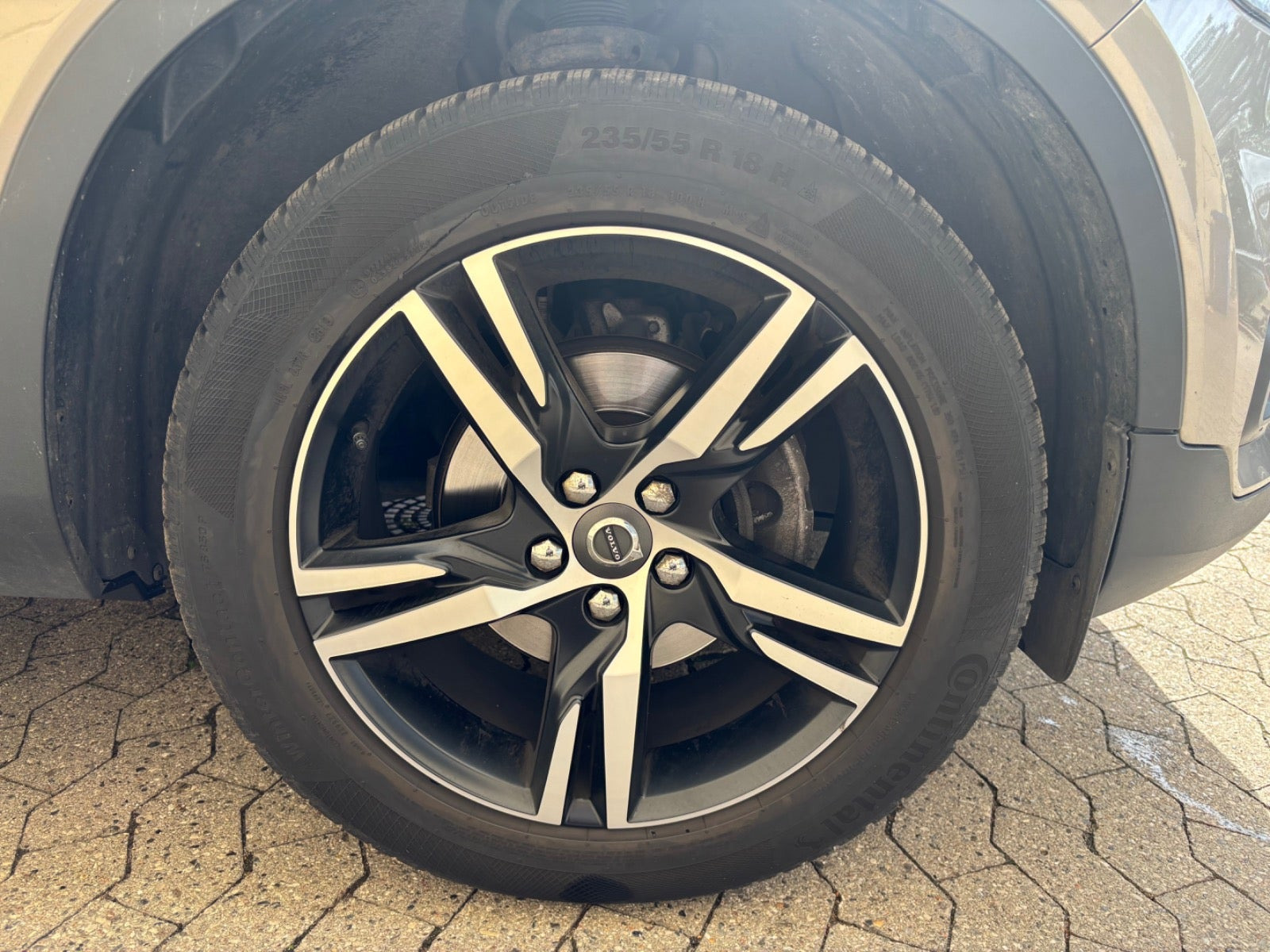 Beige Volvo XC40 fra 2020
