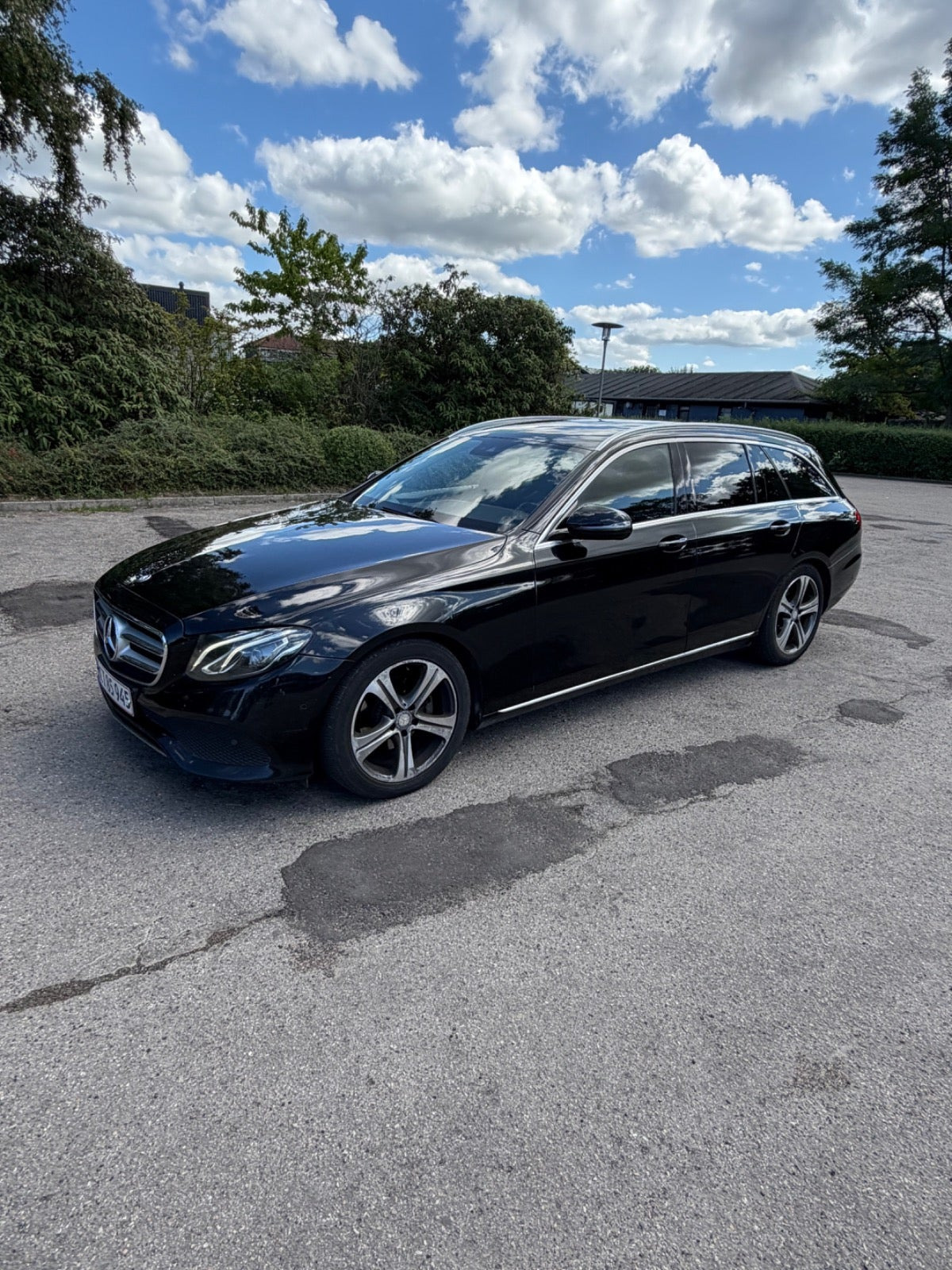 Sort Mercedes E220 d fra 2016