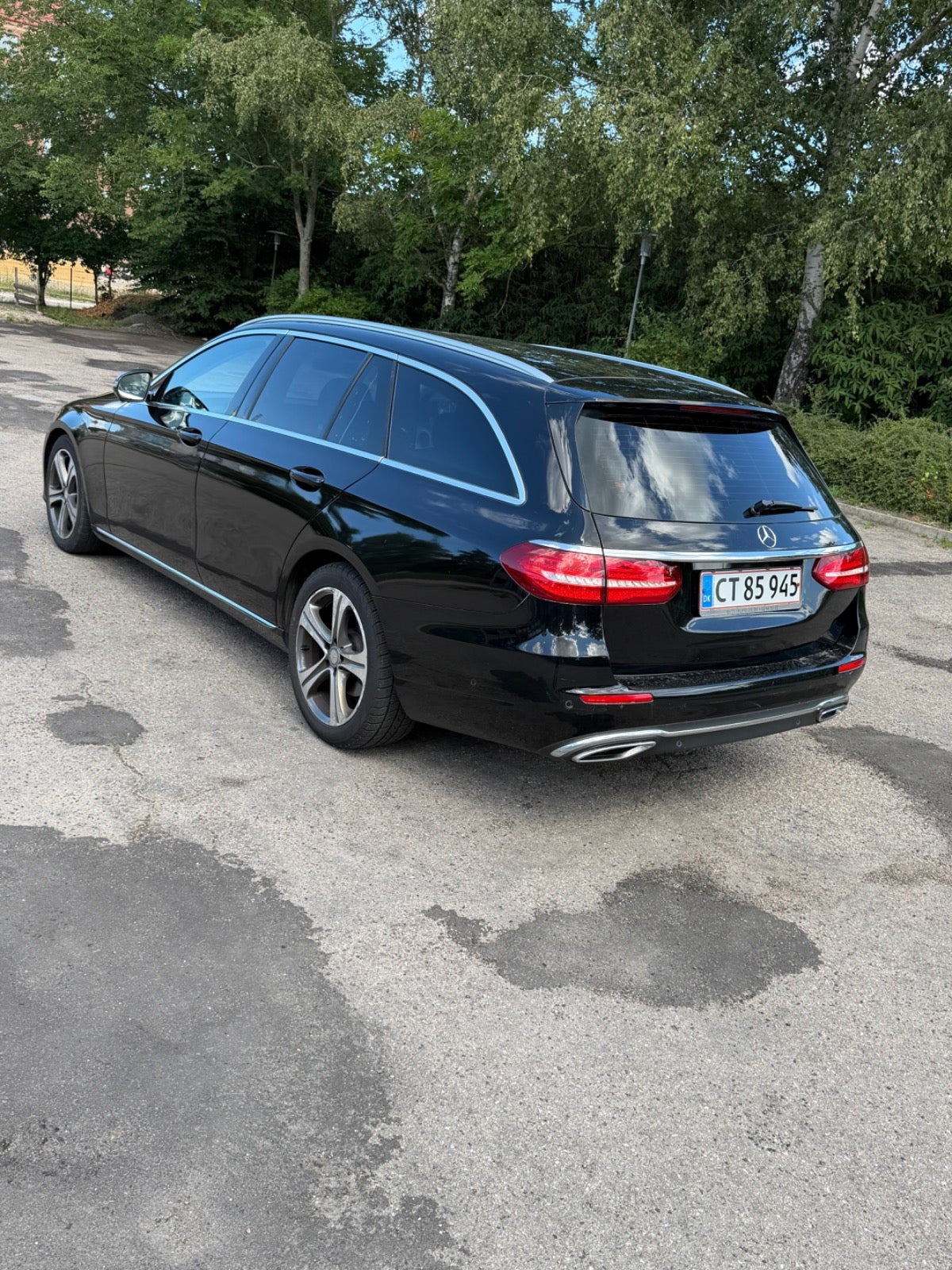 Sort Mercedes E220 d fra 2016