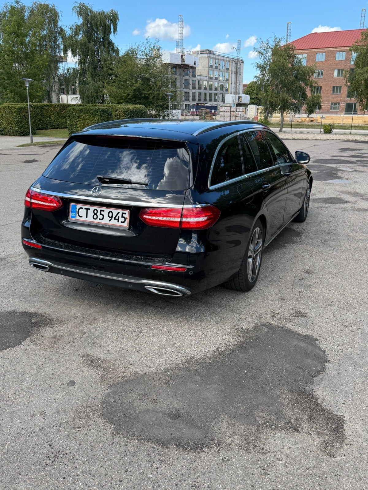 Sort Mercedes E220 d fra 2016