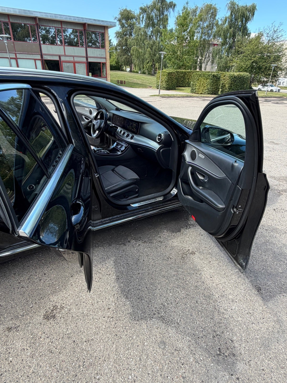 Sort Mercedes E220 d fra 2016