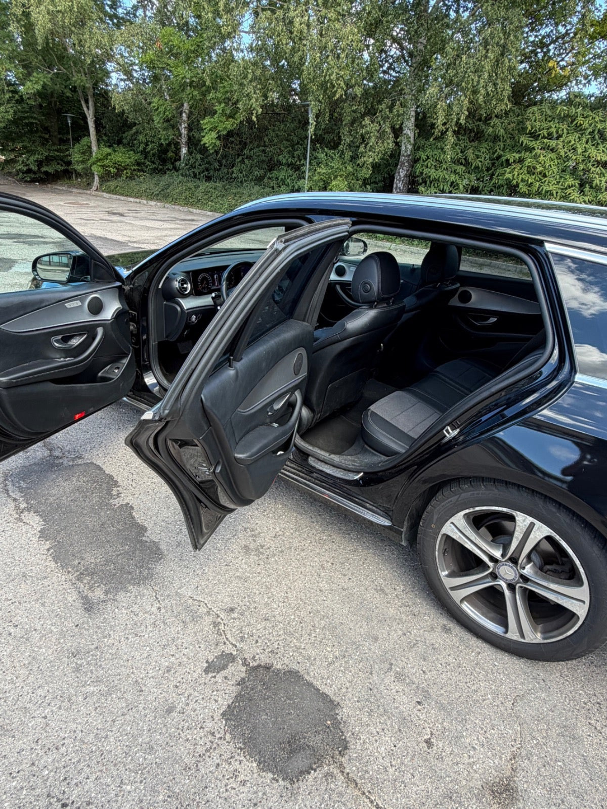 Sort Mercedes E220 d fra 2016