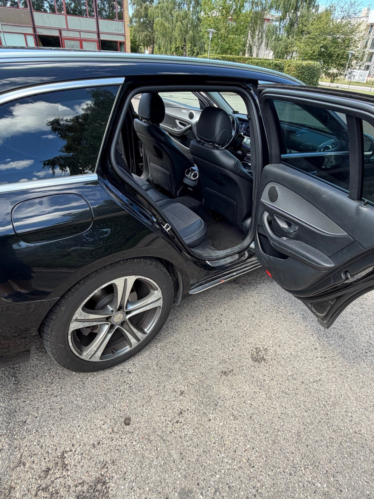 Sort Mercedes E220 d fra 2016
