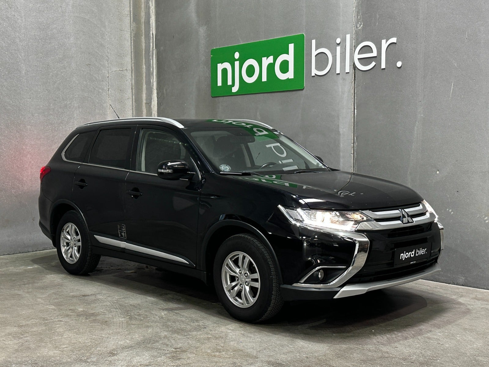 Mitsubishi Outlander 2,0 Intense Van