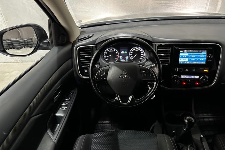 undefined Mitsubishi Outlander fra 2016