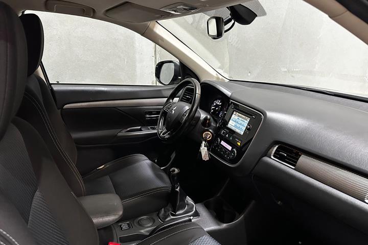 undefined Mitsubishi Outlander fra 2016