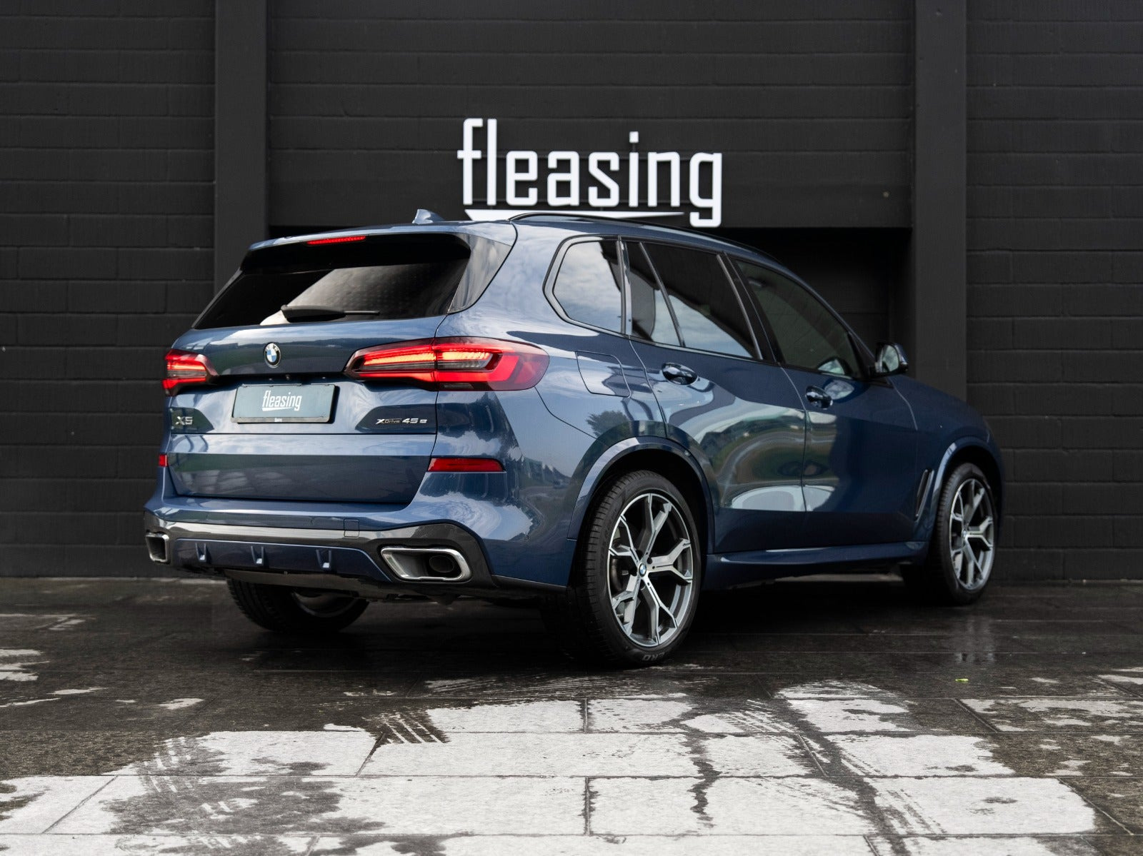 Blå BMW X5 fra 2020