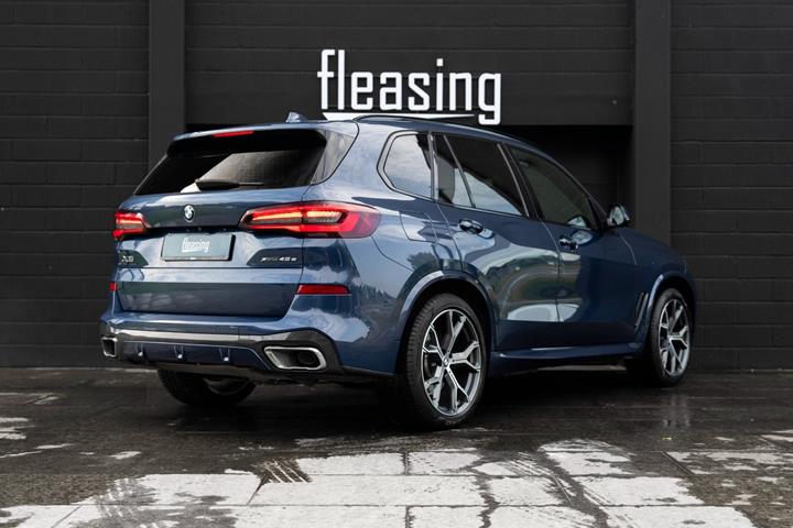 Blå BMW X5 fra 2020