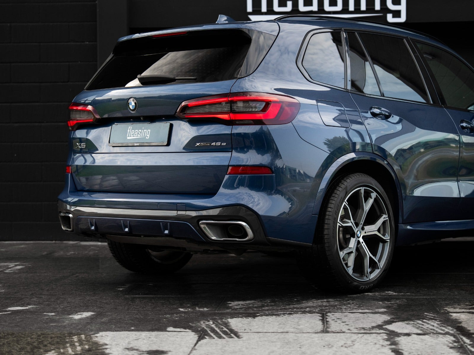 Blå BMW X5 fra 2020