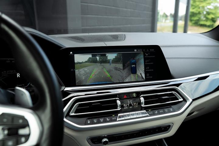 Blå BMW X5 fra 2020