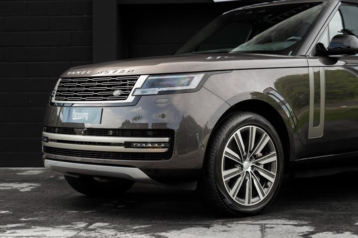 Grå Land Rover Range Rover fra 2023