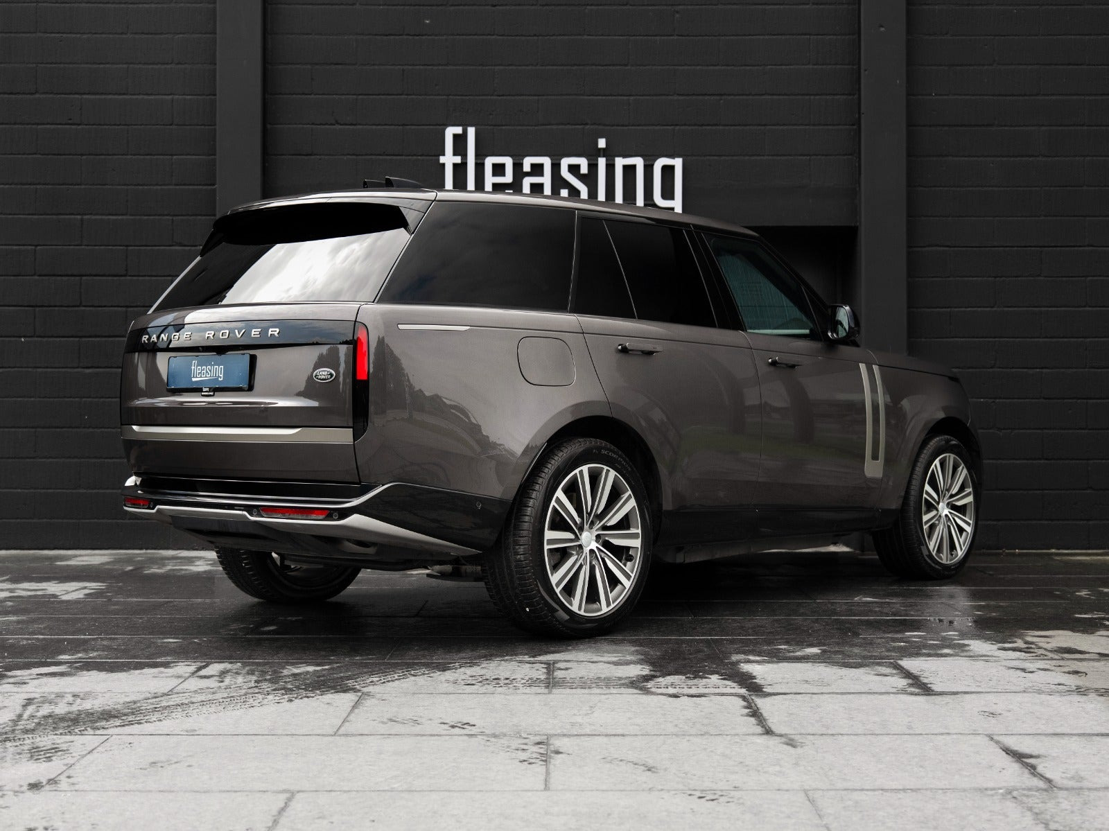 Grå Land Rover Range Rover fra 2023