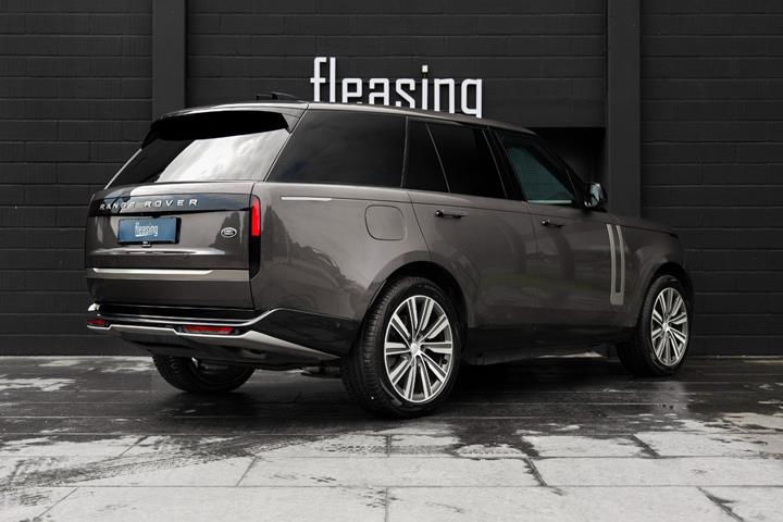 Grå Land Rover Range Rover fra 2023