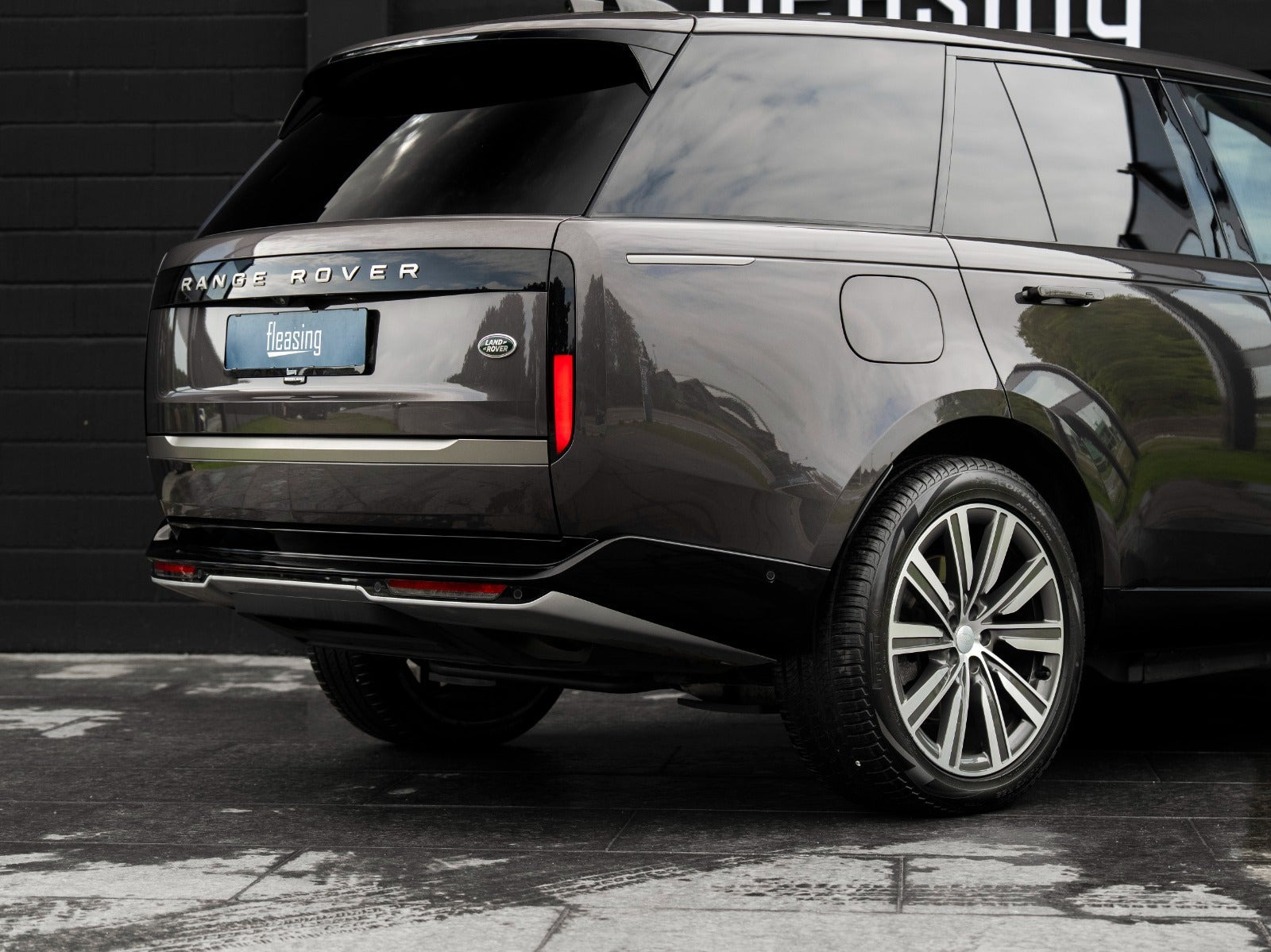 Grå Land Rover Range Rover fra 2023