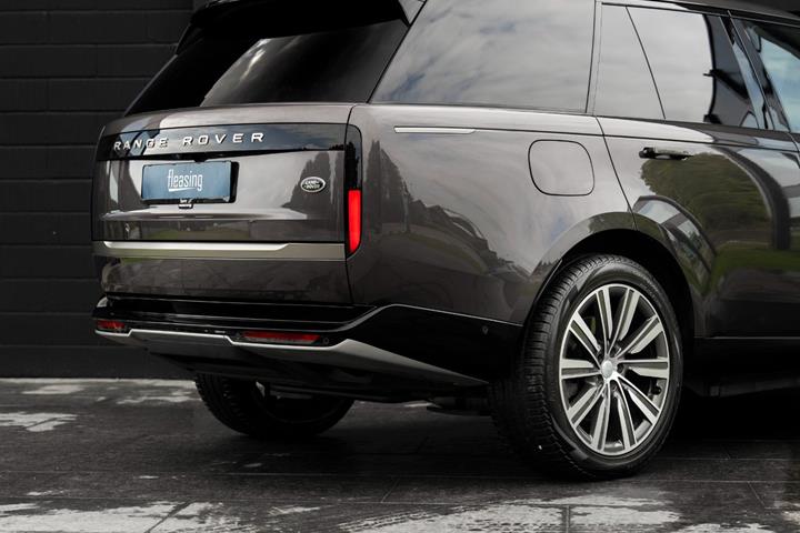 Grå Land Rover Range Rover fra 2023