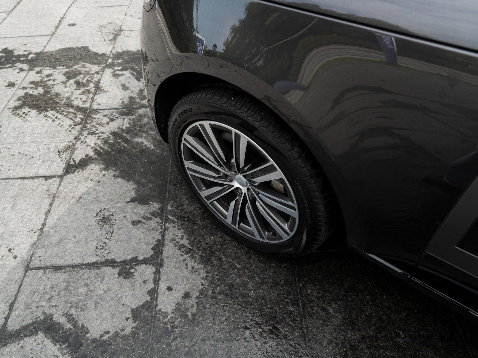 Grå Land Rover Range Rover fra 2023