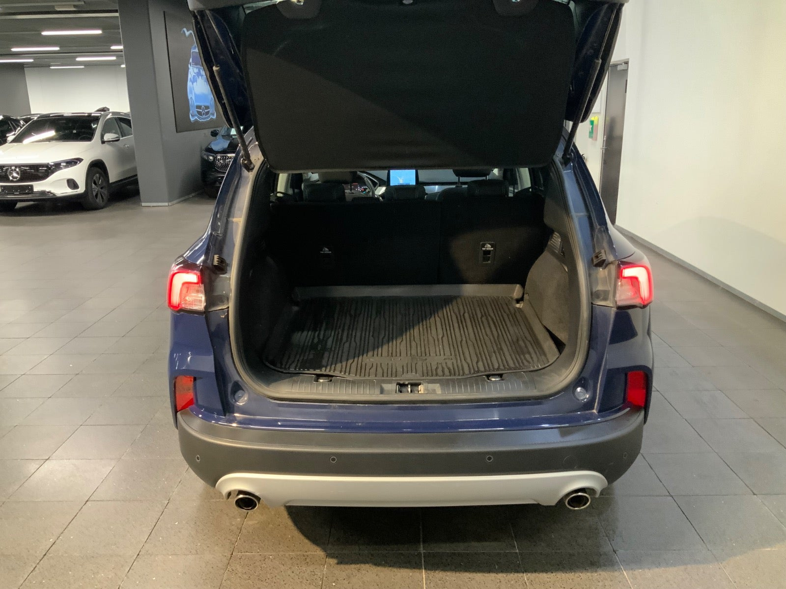 Blå Ford Kuga fra 2020