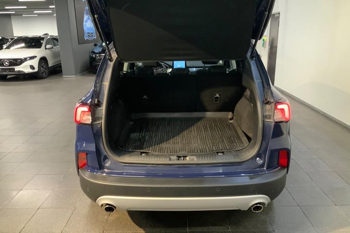 Blå Ford Kuga fra 2020