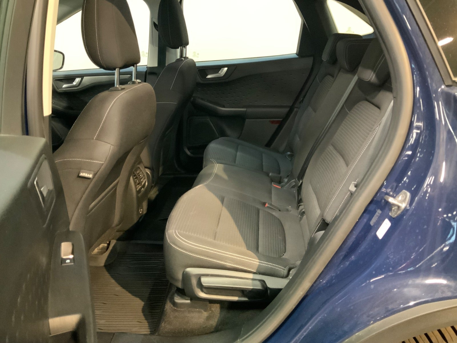 Blå Ford Kuga fra 2020