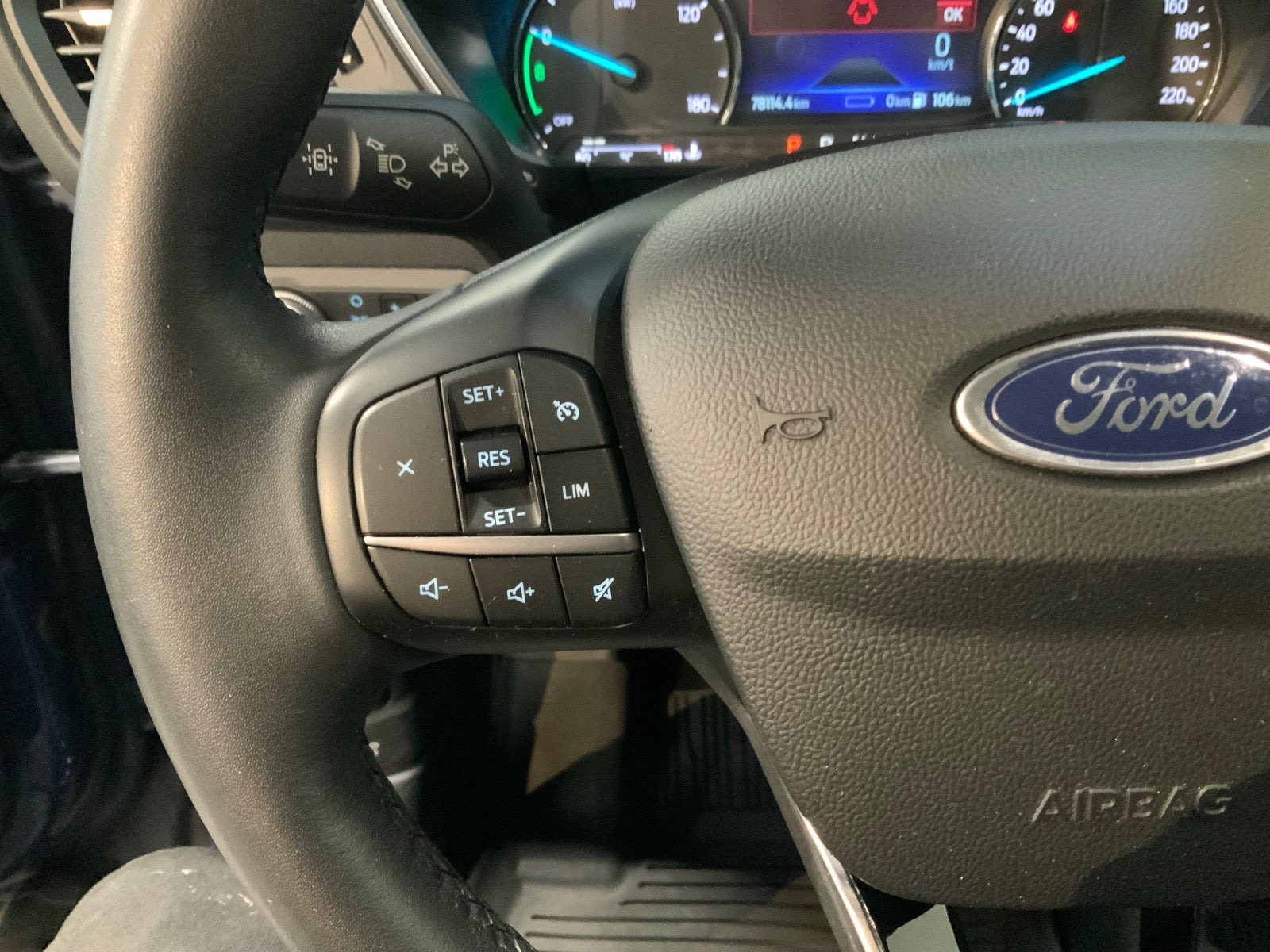 Blå Ford Kuga fra 2020