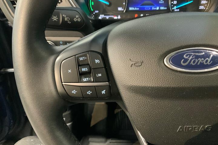 Blå Ford Kuga fra 2020