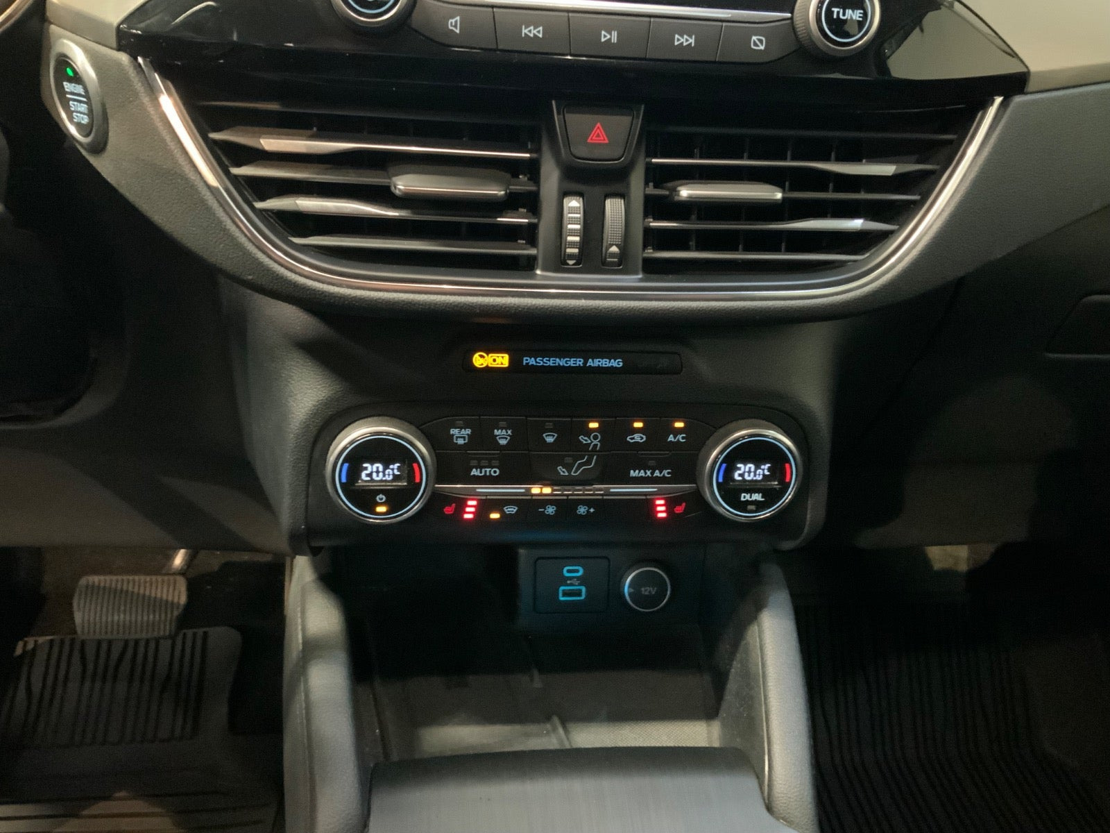 Blå Ford Kuga fra 2020