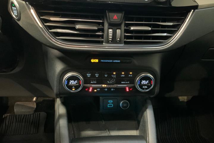 Blå Ford Kuga fra 2020
