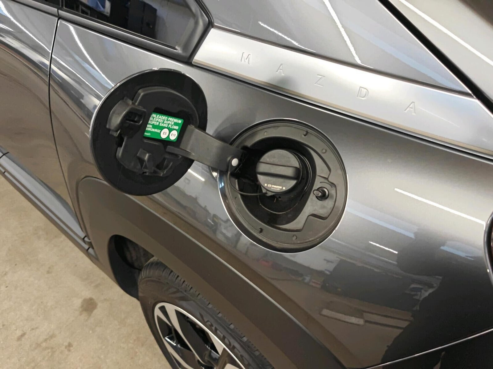 Grå Mazda MX-30 fra 2024