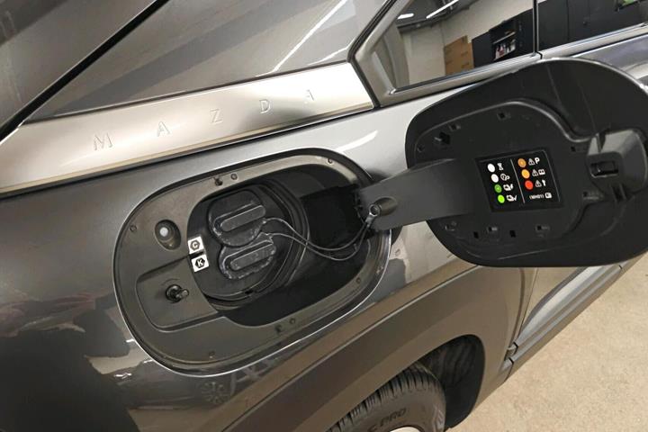 Grå Mazda MX-30 fra 2024