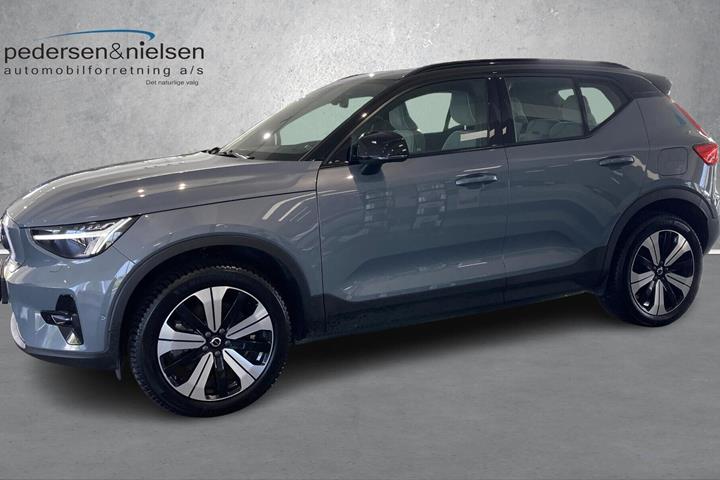 Grå Volvo XC40 fra 2023
