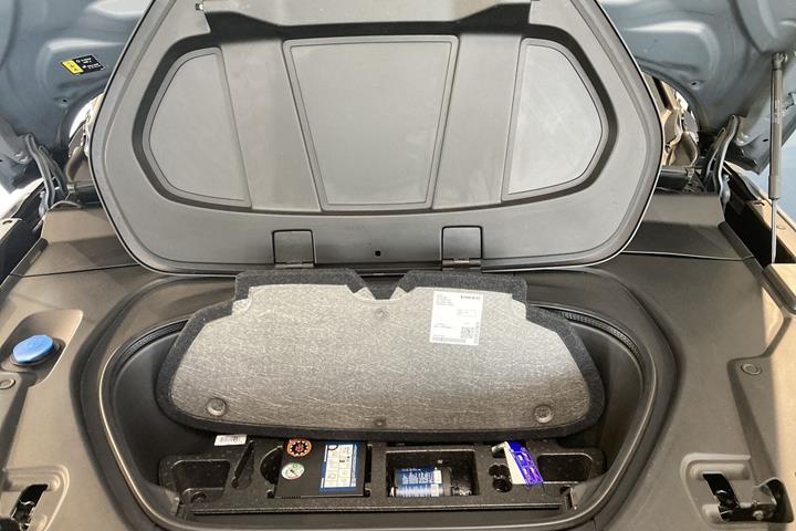Grå Volvo XC40 fra 2023