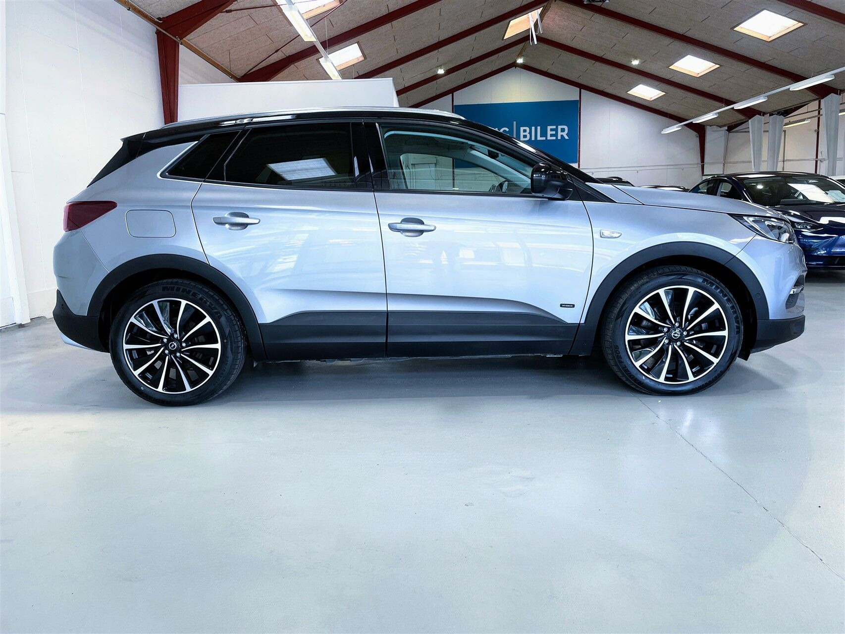 Grå Opel Grandland X fra 2021