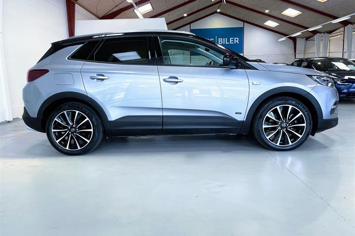 Grå Opel Grandland X fra 2021