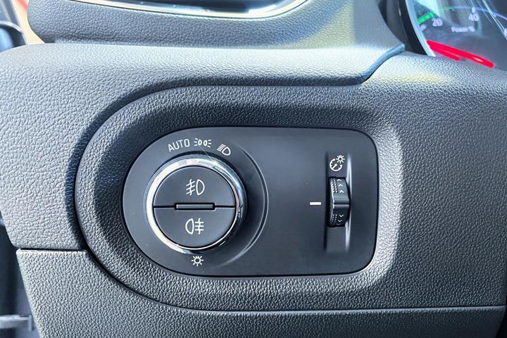 Grå Opel Grandland X fra 2021