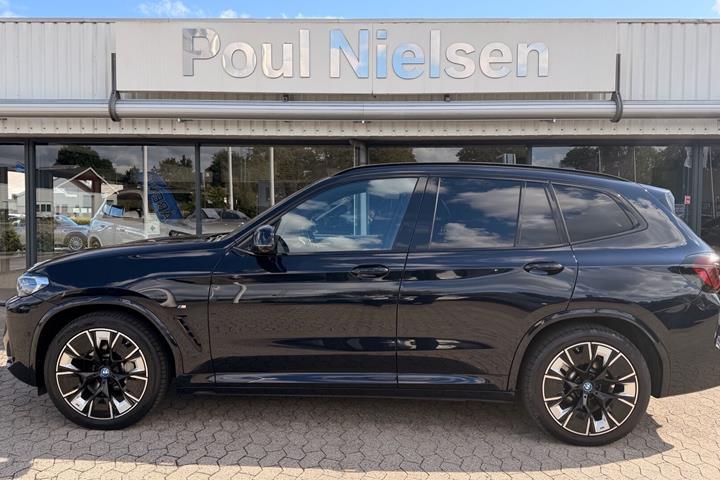 Sort BMW iX3 fra 2023