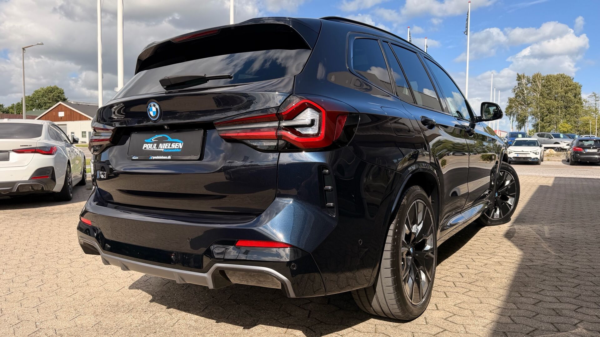 Sort BMW iX3 fra 2023