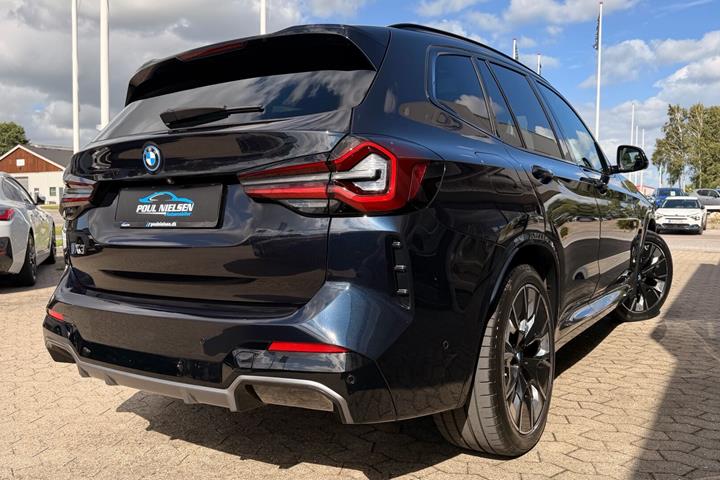 Sort BMW iX3 fra 2023