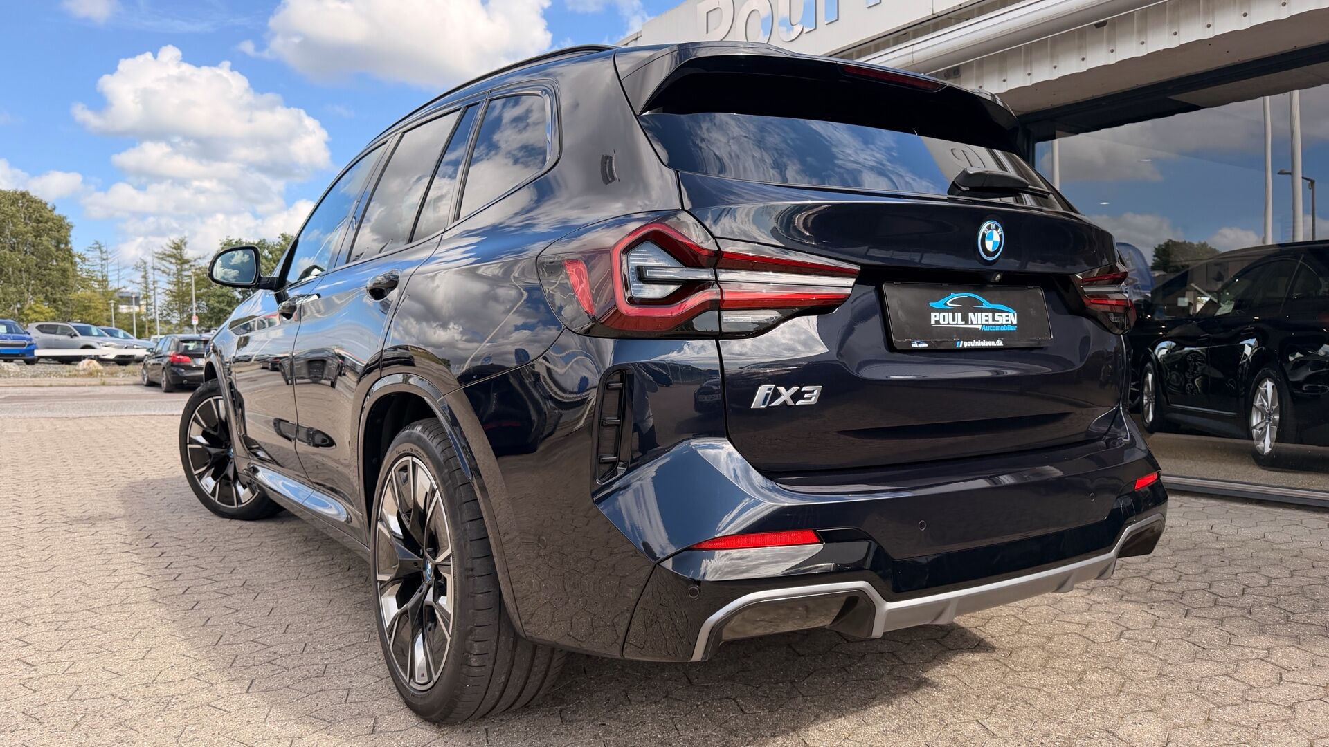 Sort BMW iX3 fra 2023